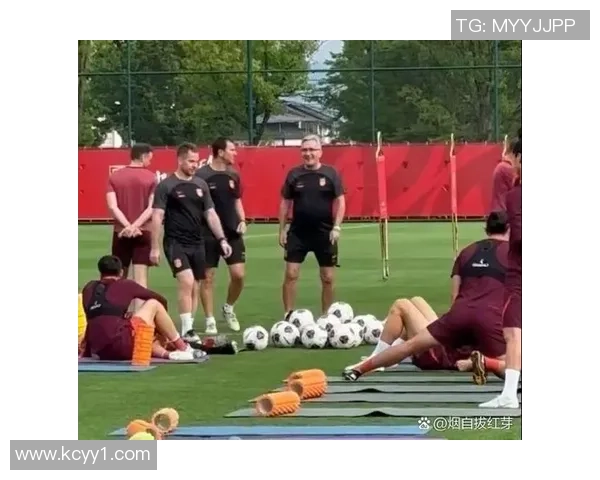 足球明星冬季热身视频展现训练魅力与竞技状态的完美结合