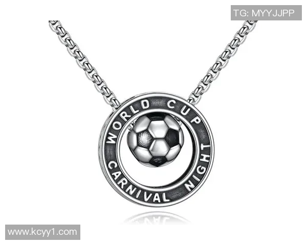 足球明星短项链高清图片展示时尚魅力与个性风格的完美结合